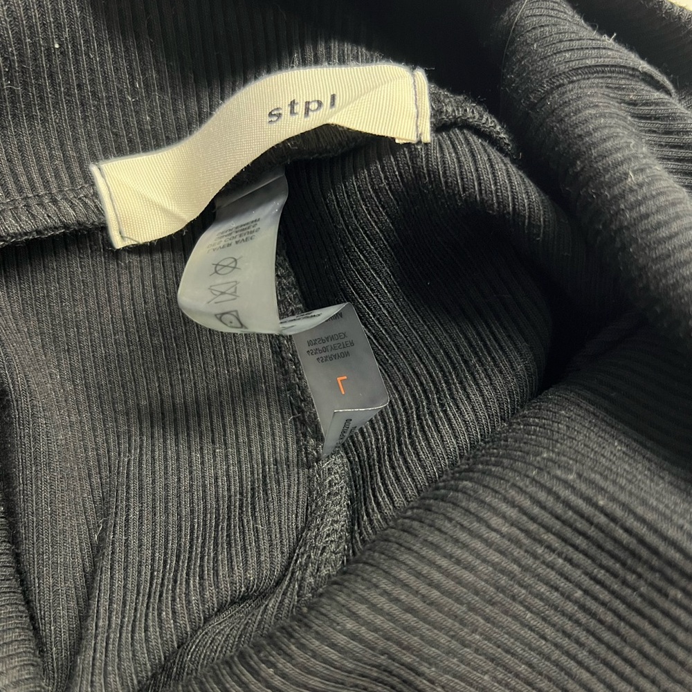 STPL Ribbed Fold Over Shorts - Picture 3 of 3